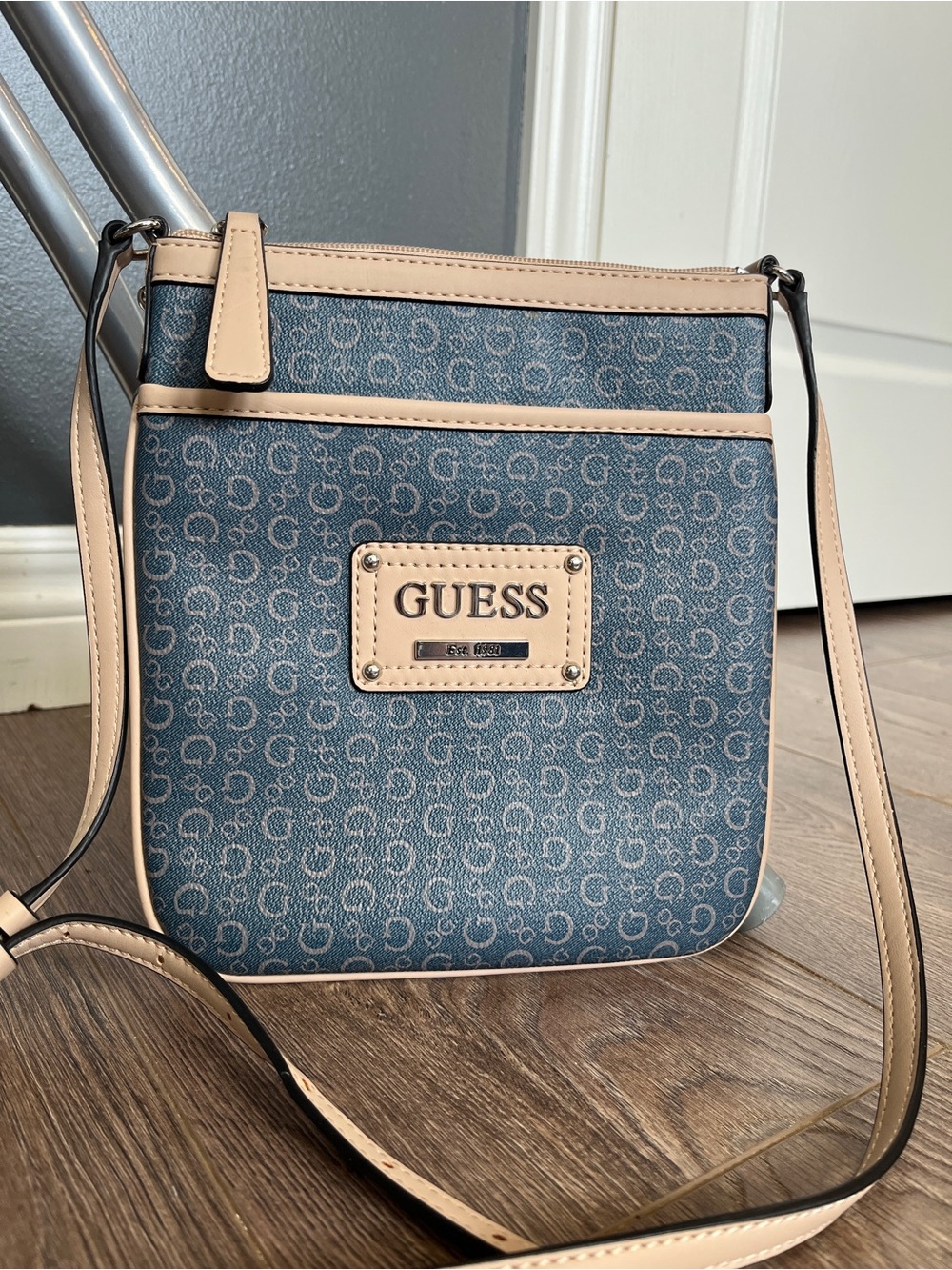 BNWOT Guess logo crossbody bag